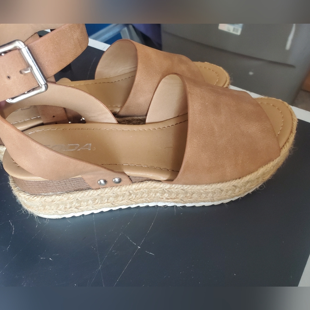 Moda Brown Espadrille Sandals Size 8